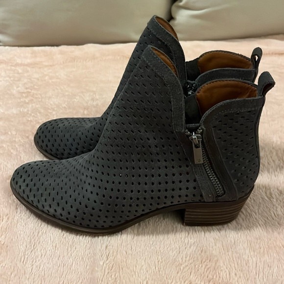 Lucky Brand Basil Stone Colored Zip Bootie - 7.5 - Picture 2 of 6